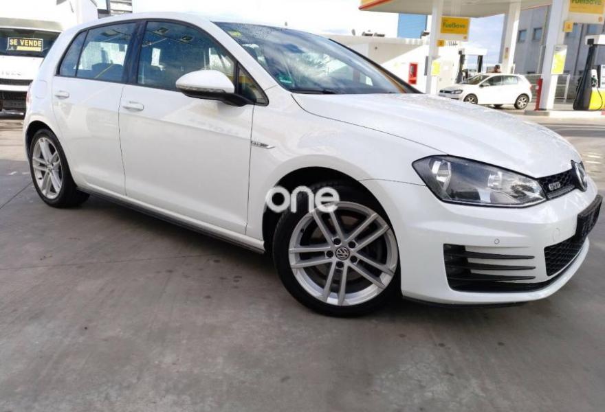 VOLKSWAGEN Golf 2015