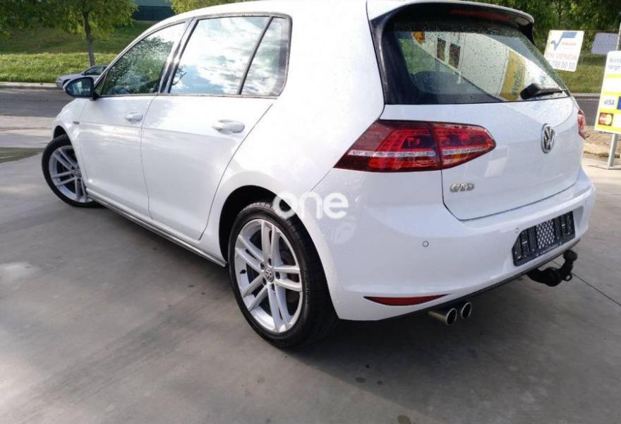 VOLKSWAGEN Golf 2015