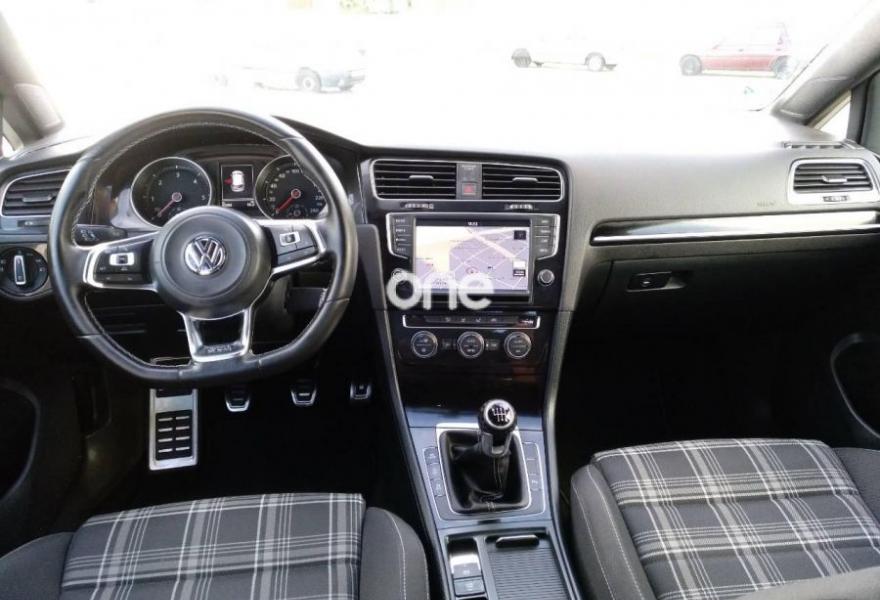 VOLKSWAGEN Golf 2015