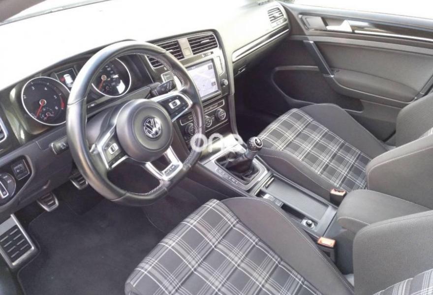 VOLKSWAGEN Golf 2015