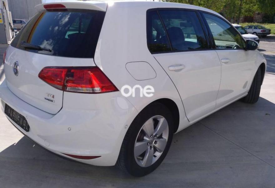 VOLKSWAGEN Golf 2015