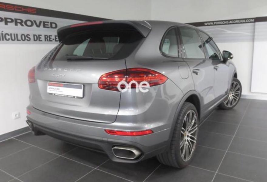 PORSCHE Cayenne 2016