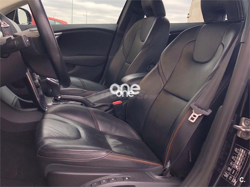 VOLVO V40 Cross Country 2015