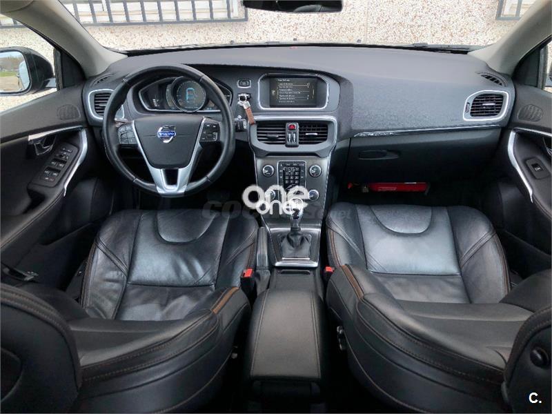 VOLVO V40 Cross Country 2015