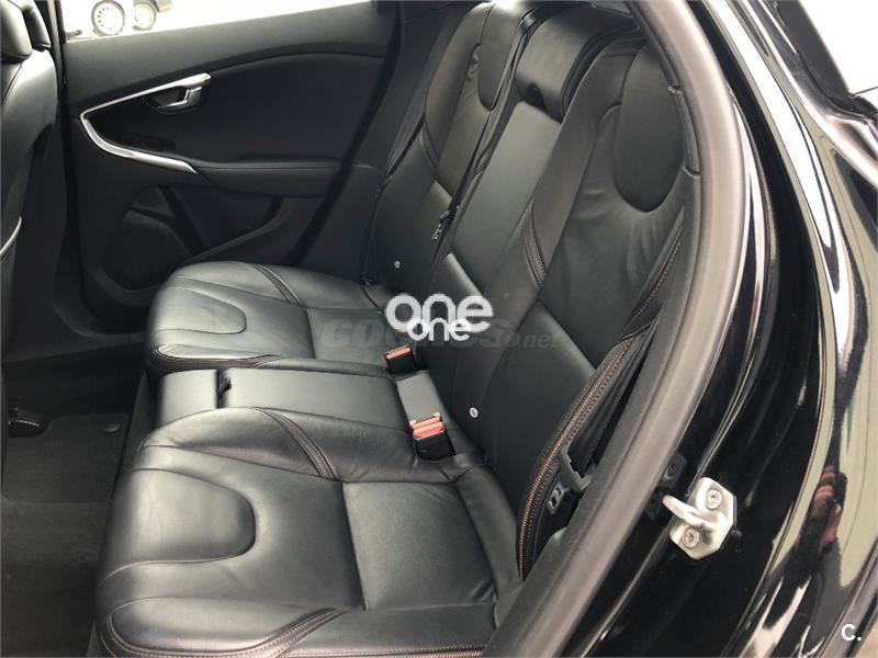 VOLVO V40 Cross Country 2015