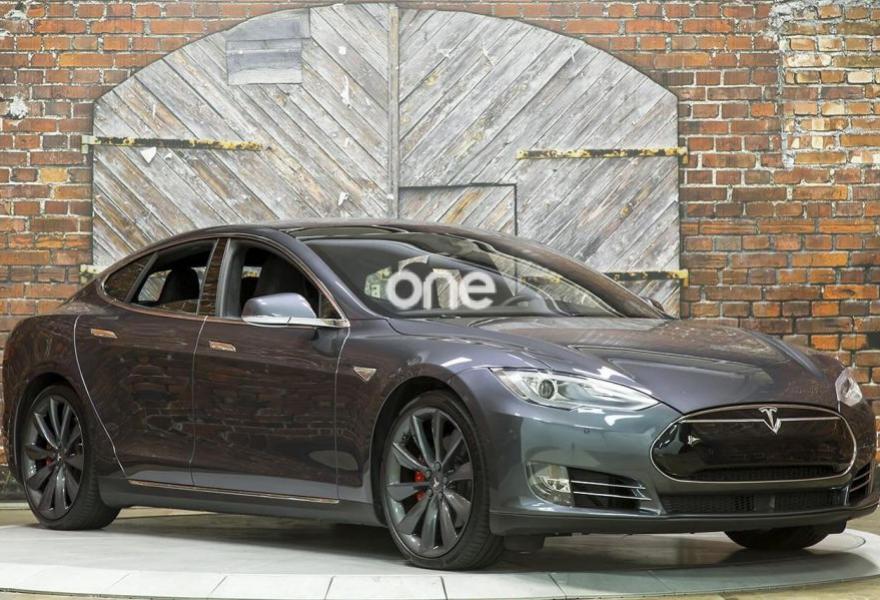 TESLA Model S 2015