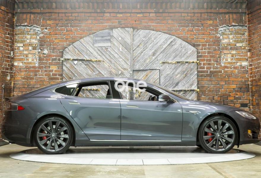 TESLA Model S 2015