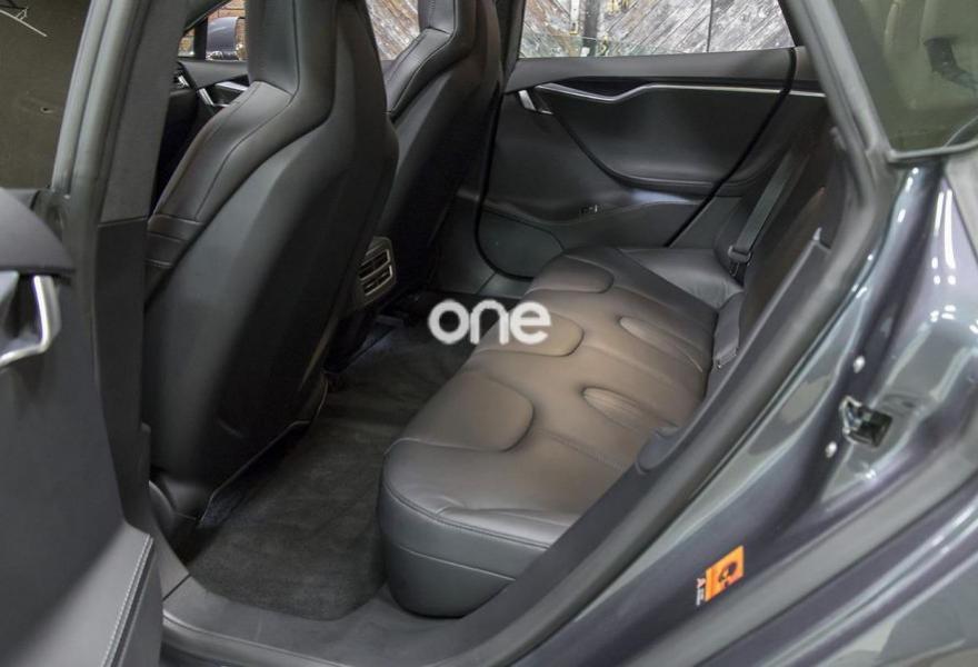 TESLA Model S 2015