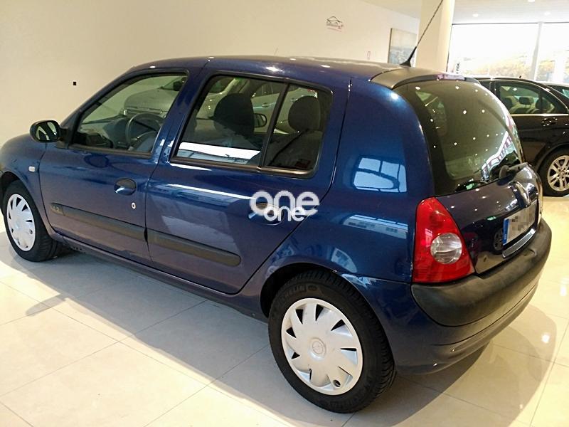 RENAULT Clio 2004